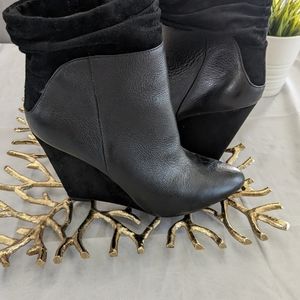 Guess almost new black booties size 8